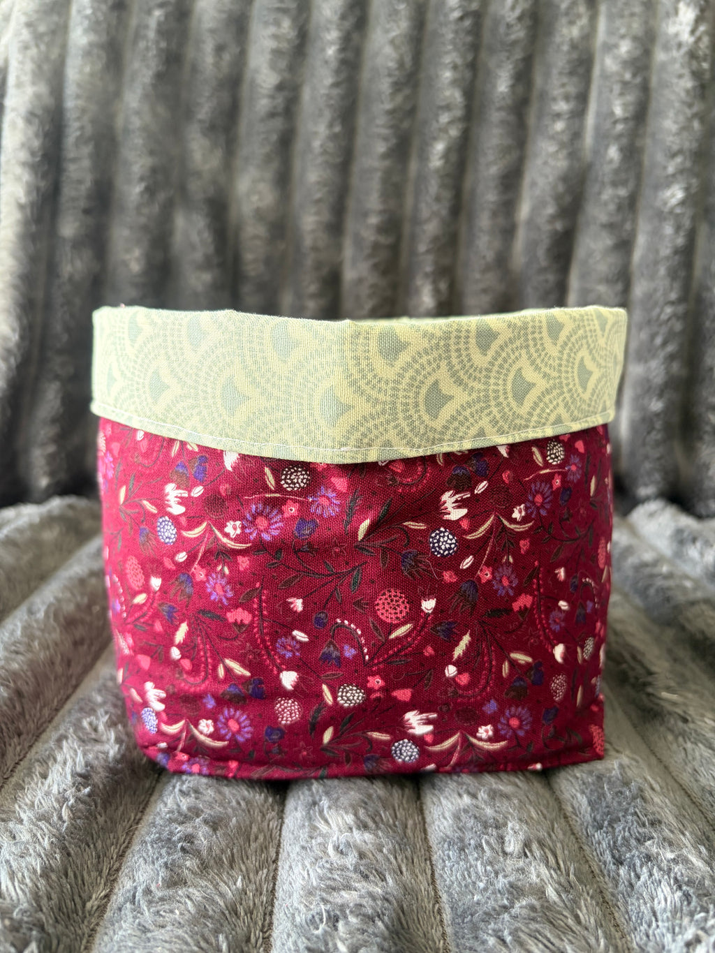 Medium reversible storage pouch