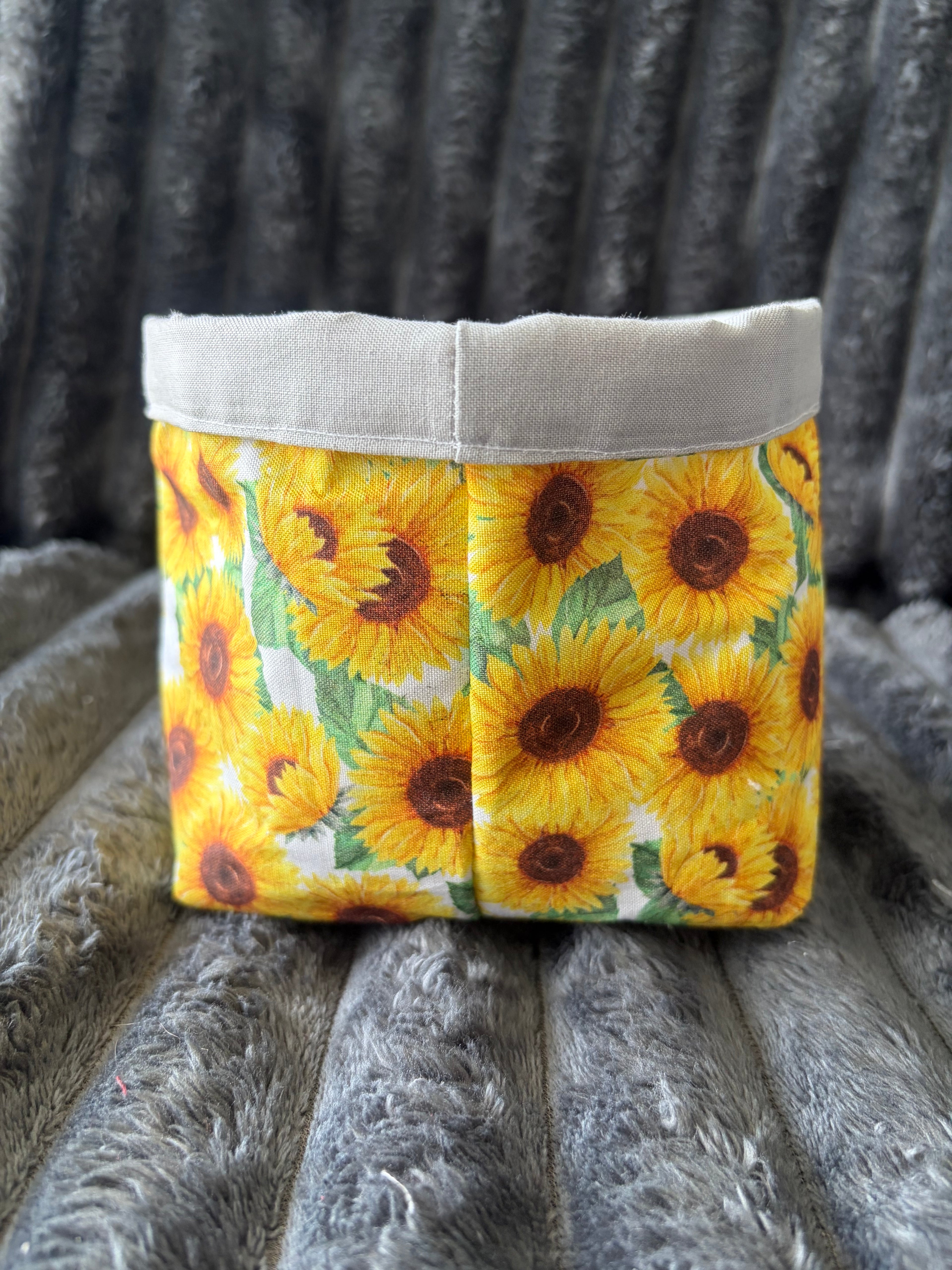 Small reversible storage pouch