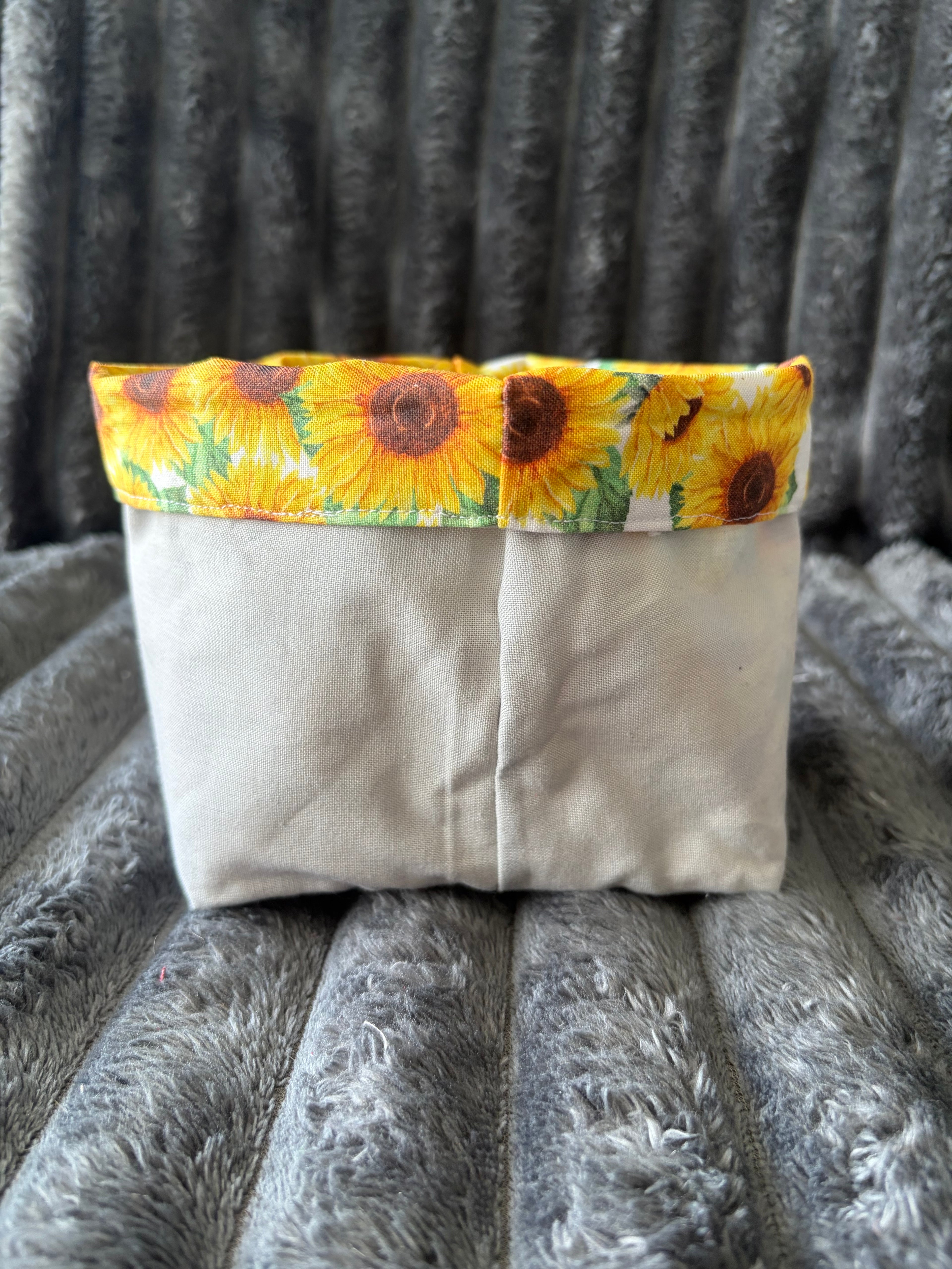 Small reversible storage pouch