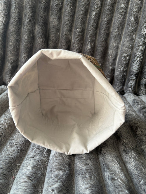 Medium reversible storage pouch